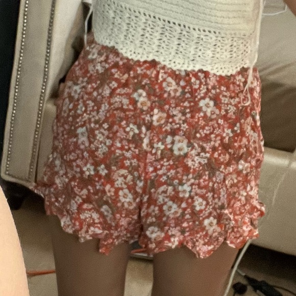 coral floral shorts with frill - Picture 2 of 2